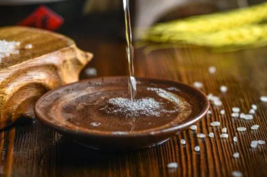 醫(yī)用酒精和食用酒精的區(qū)別是什么? 醫(yī)用酒精和食用酒精的區(qū)別是什么?